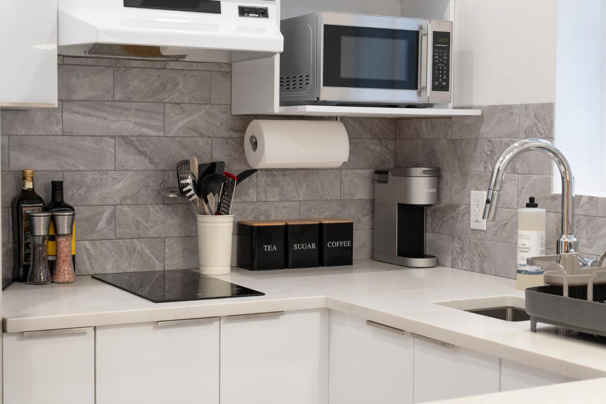 Apartment #2 - Cozy - Self Check In - Plateau - St-denis - Ac - Tv *