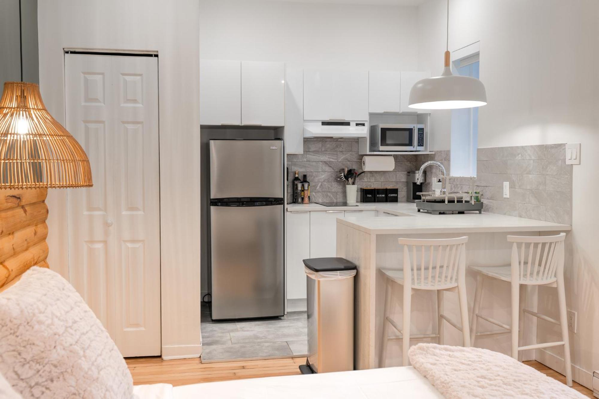 #2 - Cozy - Self Check In - Plateau - St-denis - Ac - Tv Apartment