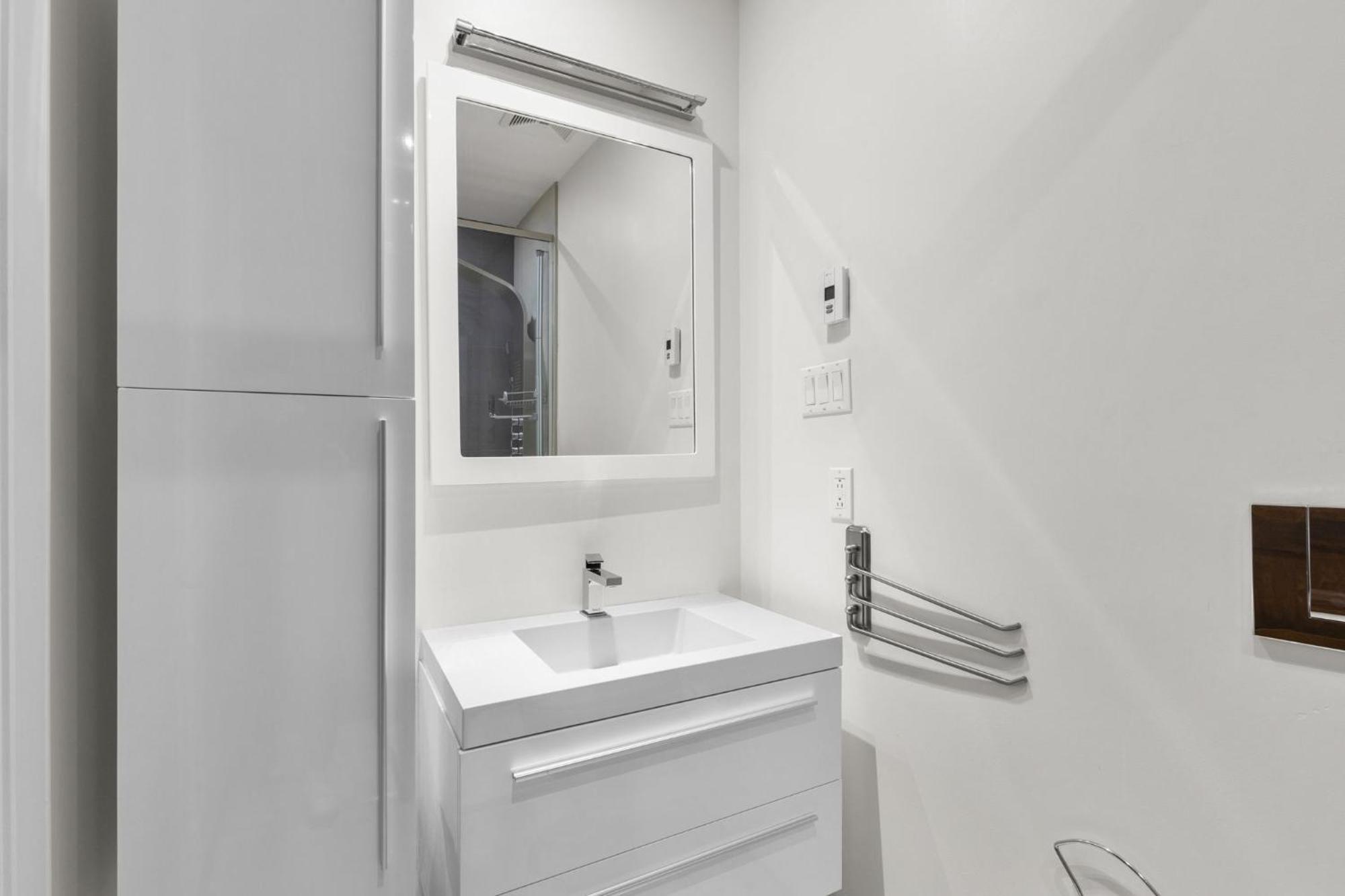 Luxury Penthouse Downtown Apartment *