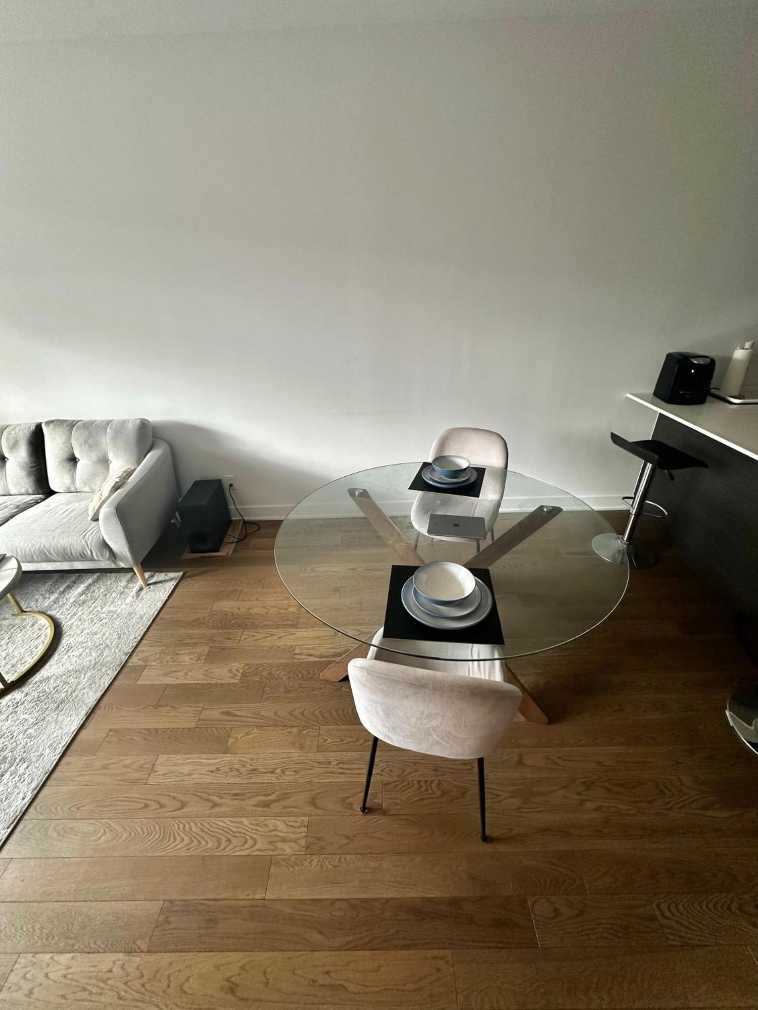, Salon , Centre-ville, Gym Apartment *