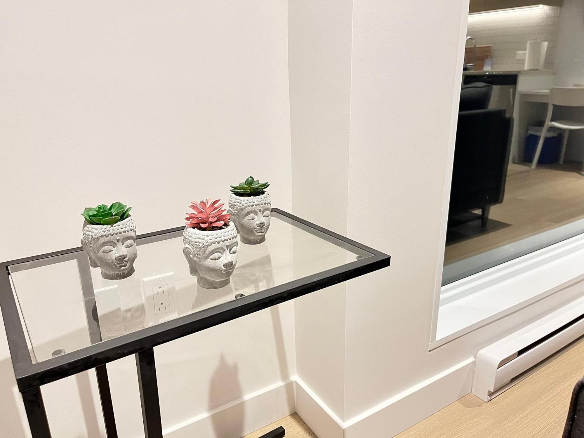 Modern 1br W Balcony Free Parking & Gym Near Metro & Downtown * Montreal