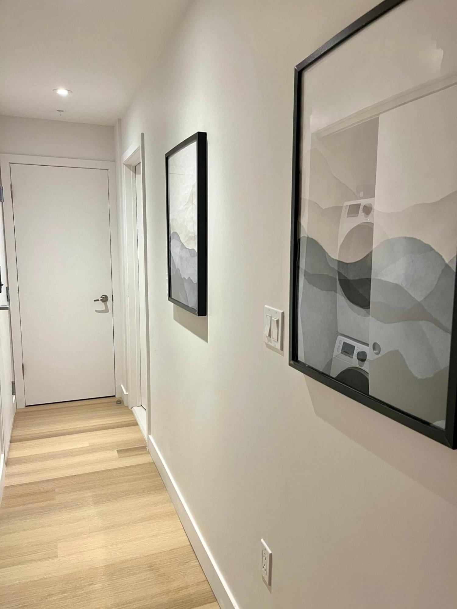 Modern 1br W Balcony Free Parking & Gym Near Metro & Downtown Montreal