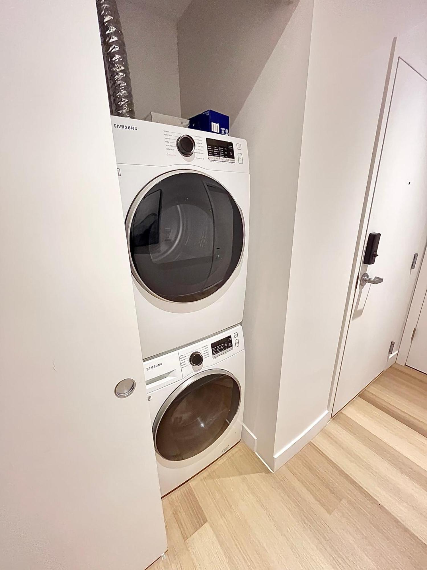 Modern 1br W Balcony Free Parking & Gym Near Metro & Downtown Apartment