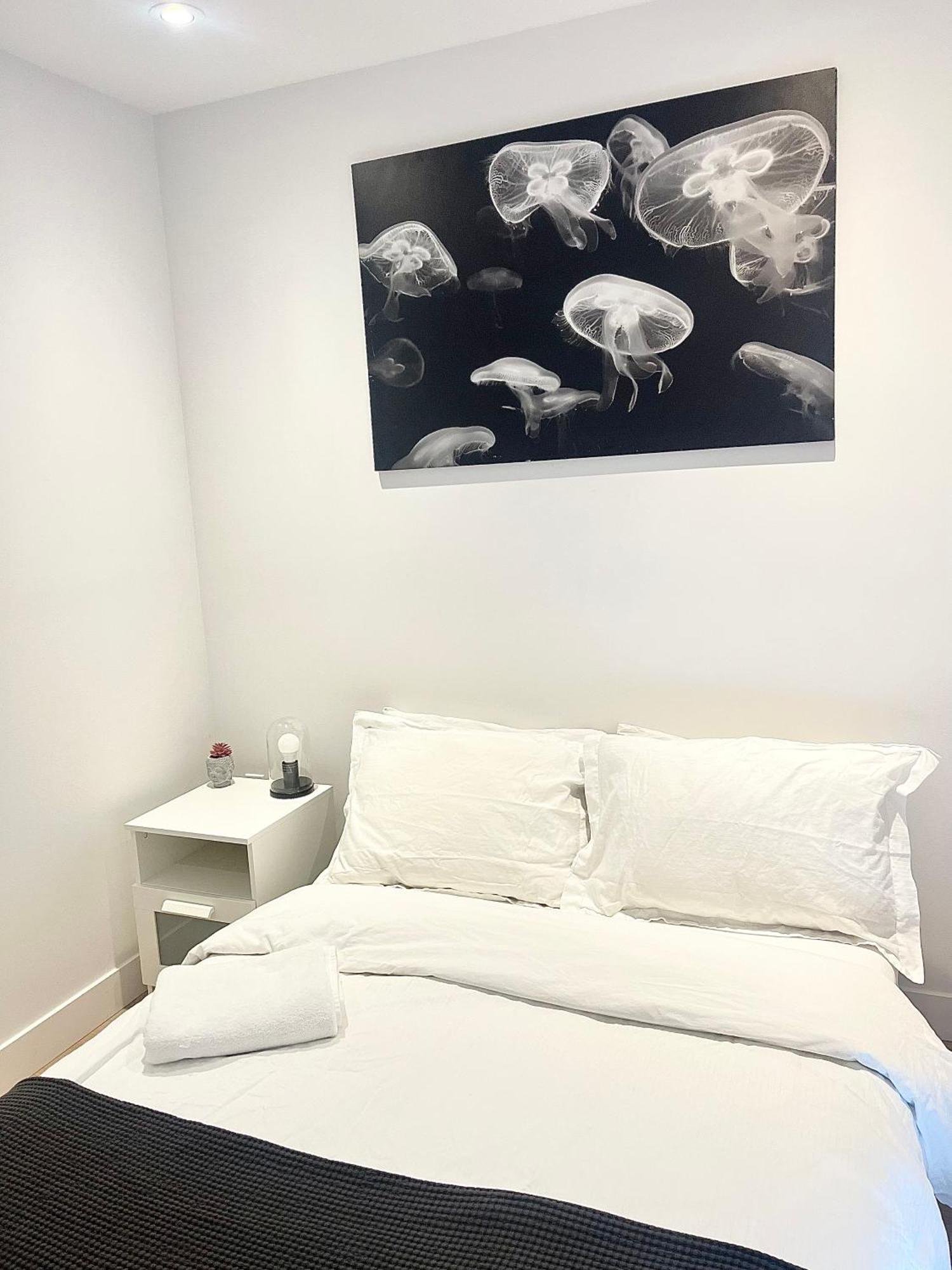 Modern 1br W Balcony Free Parking & Gym Near Metro & Downtown Apartment *
