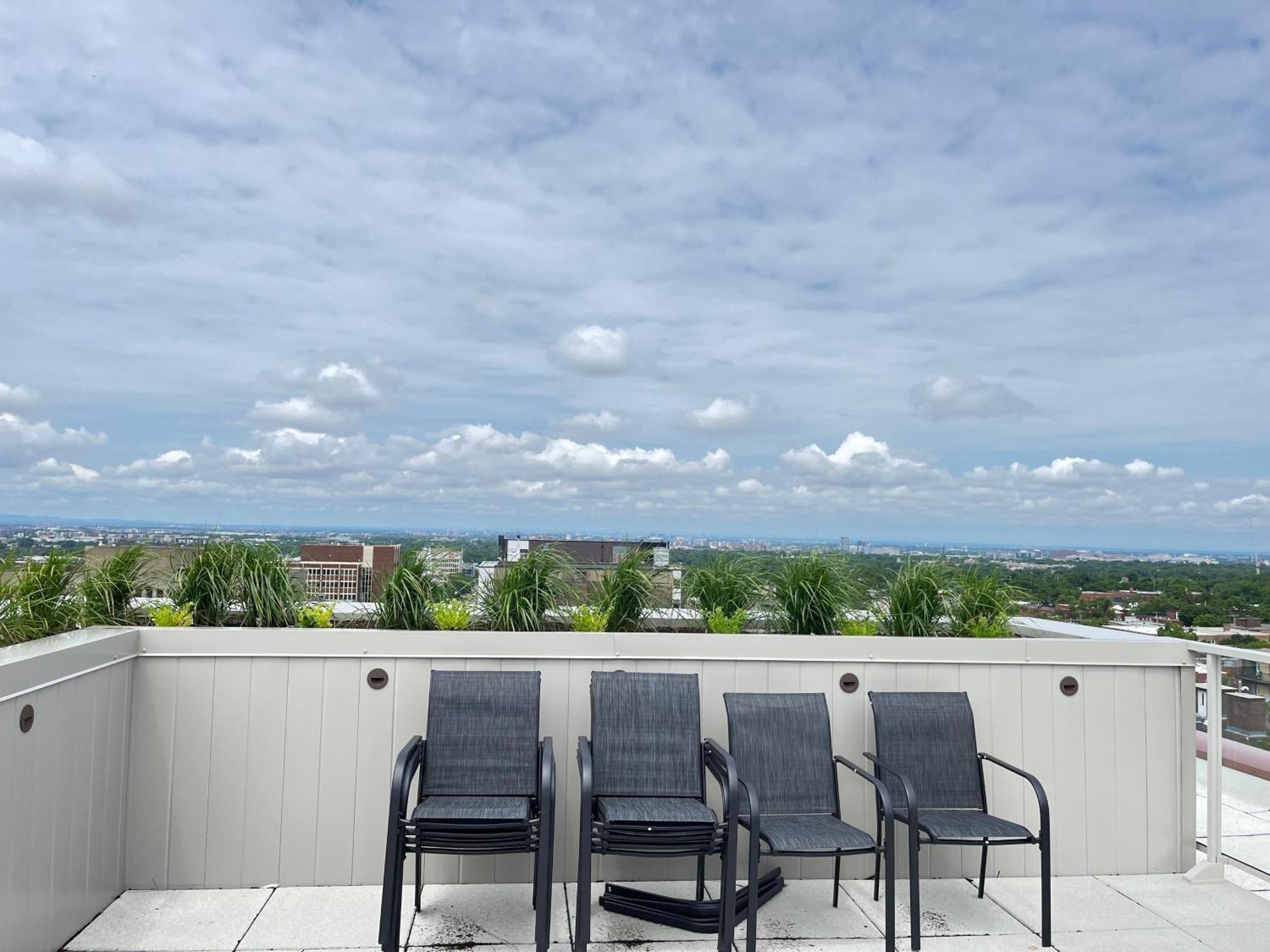 Modern 1br W Balcony Free Parking & Gym Near Metro & Downtown Apartment Montreal