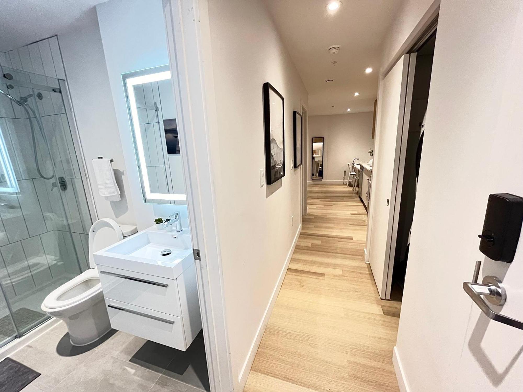 Apartment Modern 1br W Balcony Free Parking & Gym Near Metro & Downtown