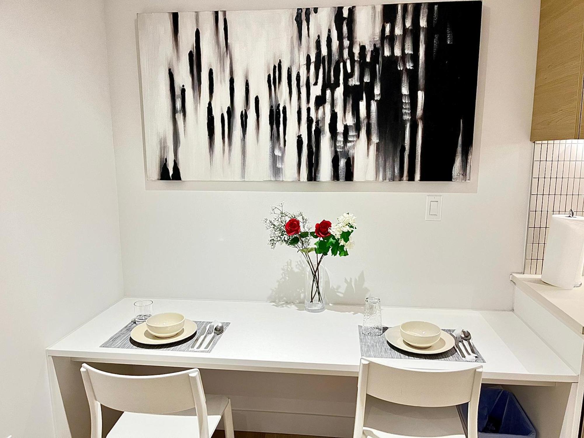 Modern 1br W Balcony Free Parking & Gym Near Metro & Downtown Apartment Montreal