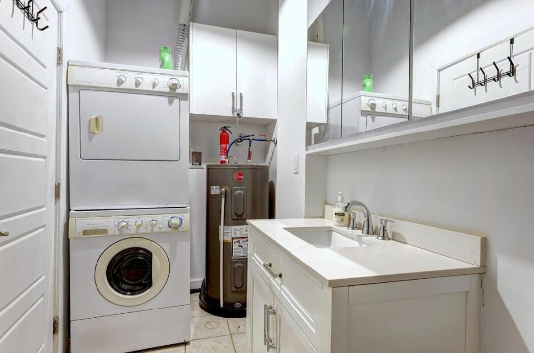 #1 - Big Loft - Plaza St-hubert Apartment Montreal