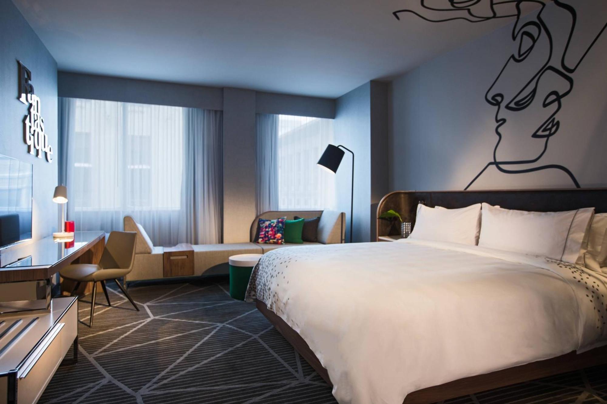 Hotel Renaissance Downtown 4*