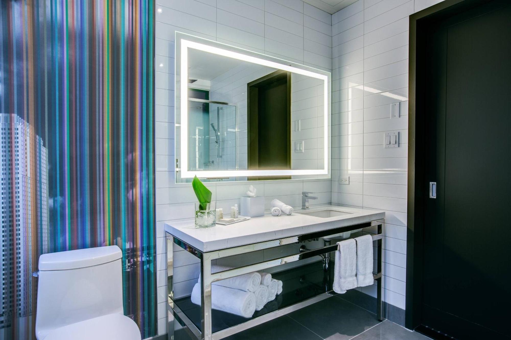 Renaissance Downtown 4*