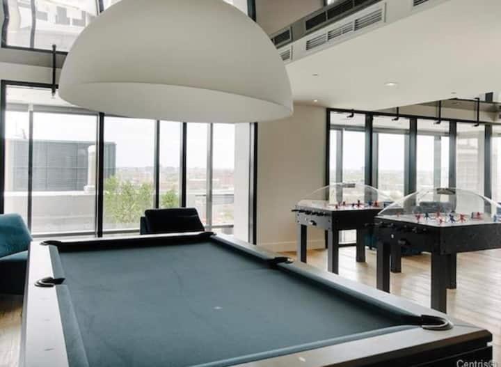 Luxurious Downtown Gym Sauna Pool