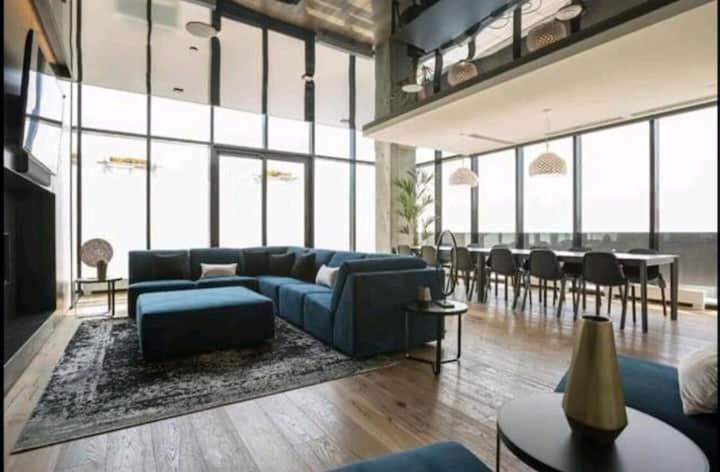 Luxurious Downtown Gym Sauna Pool Apartment Montreal