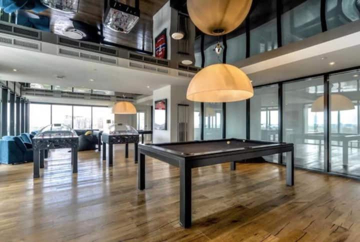 Apartment Luxurious Downtown Gym Sauna Pool
