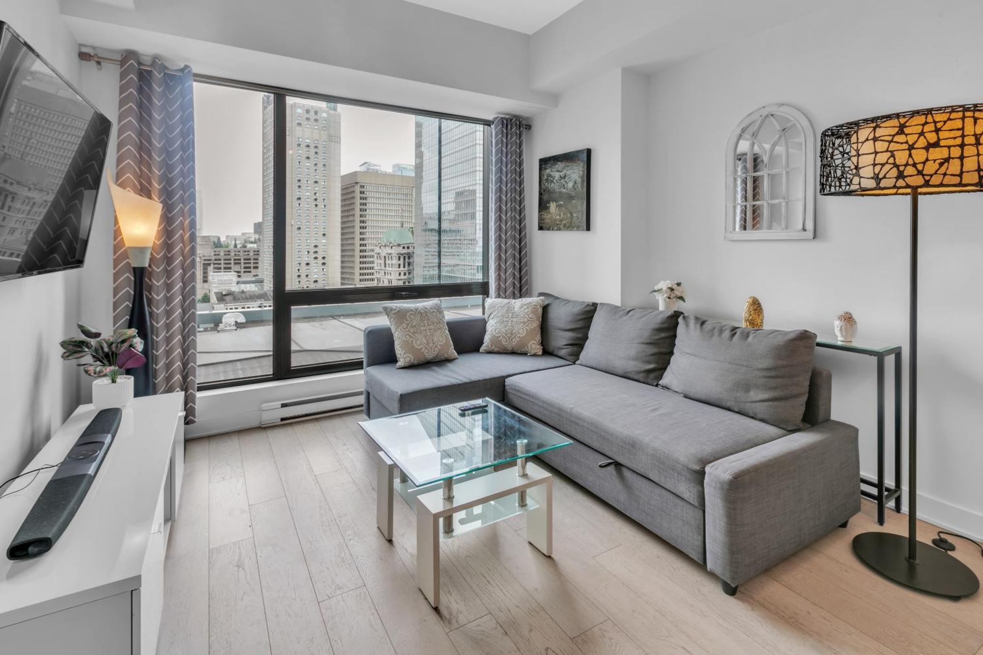 Luxurious Downtown Gym Sauna Pool * Montreal