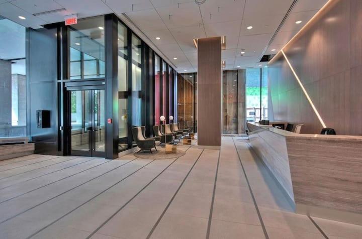 Apartment Luxurious Downtown Gym Sauna Pool