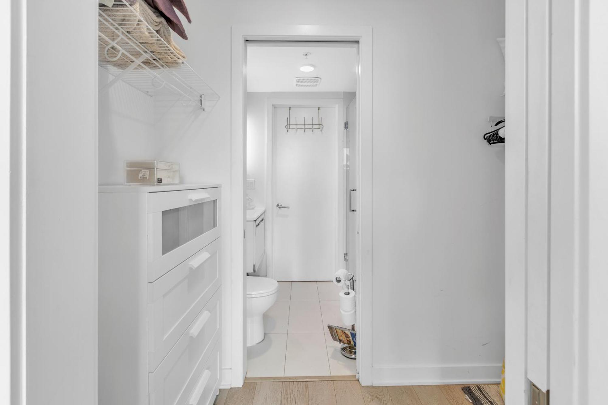 Luxurious Downtown Gym Sauna Pool * Montreal