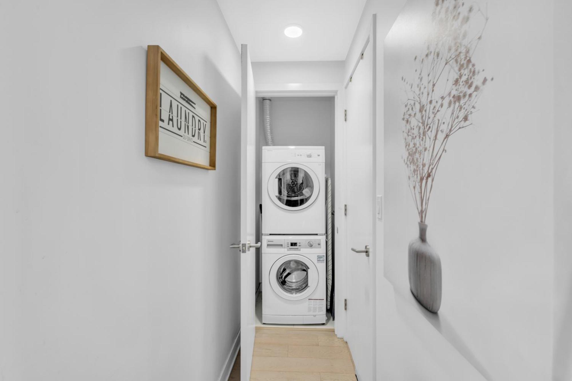 Apartment Luxurious Downtown Gym Sauna Pool Montreal