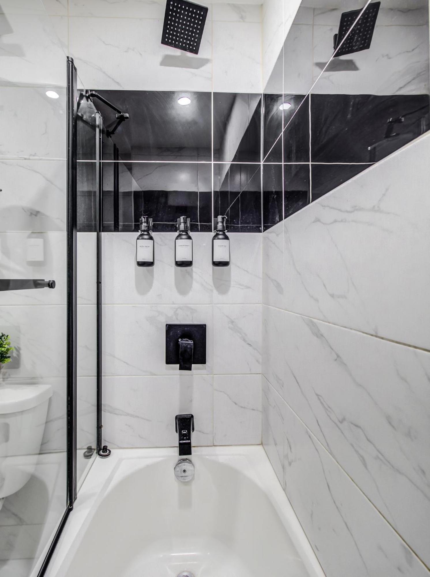Glamorous 1br In Downtown Mtl 28