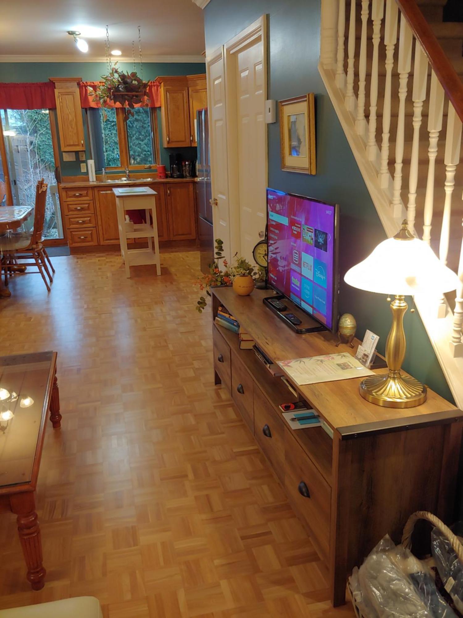 3 Bedrooms 3 Beds Near Metro -2 Parking Free Apartment Montreal