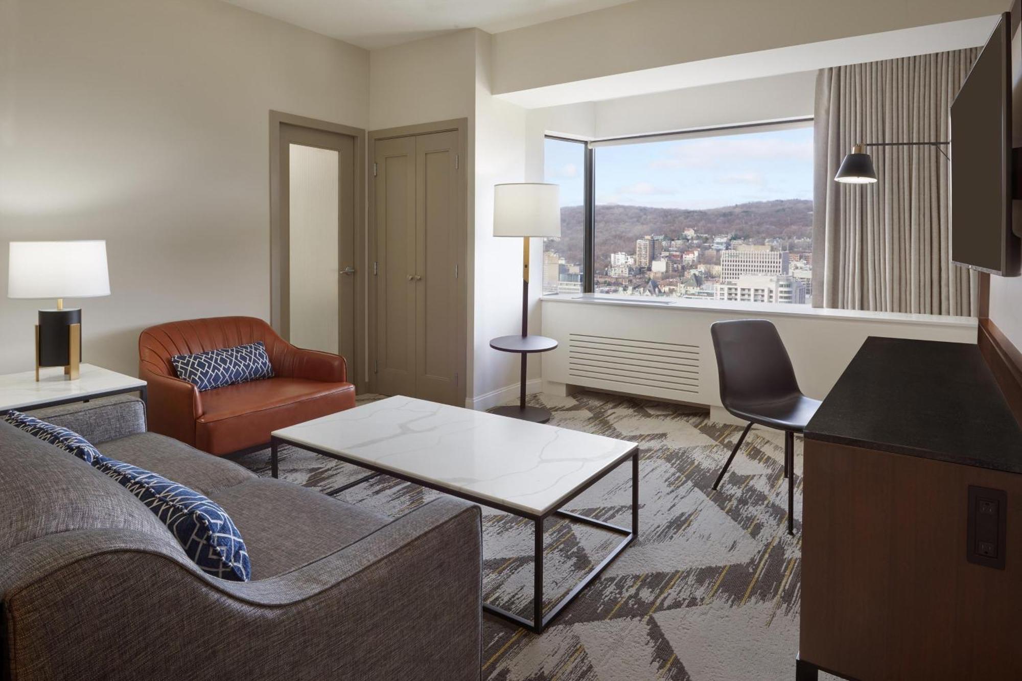 Hotel Le Centre Sheraton