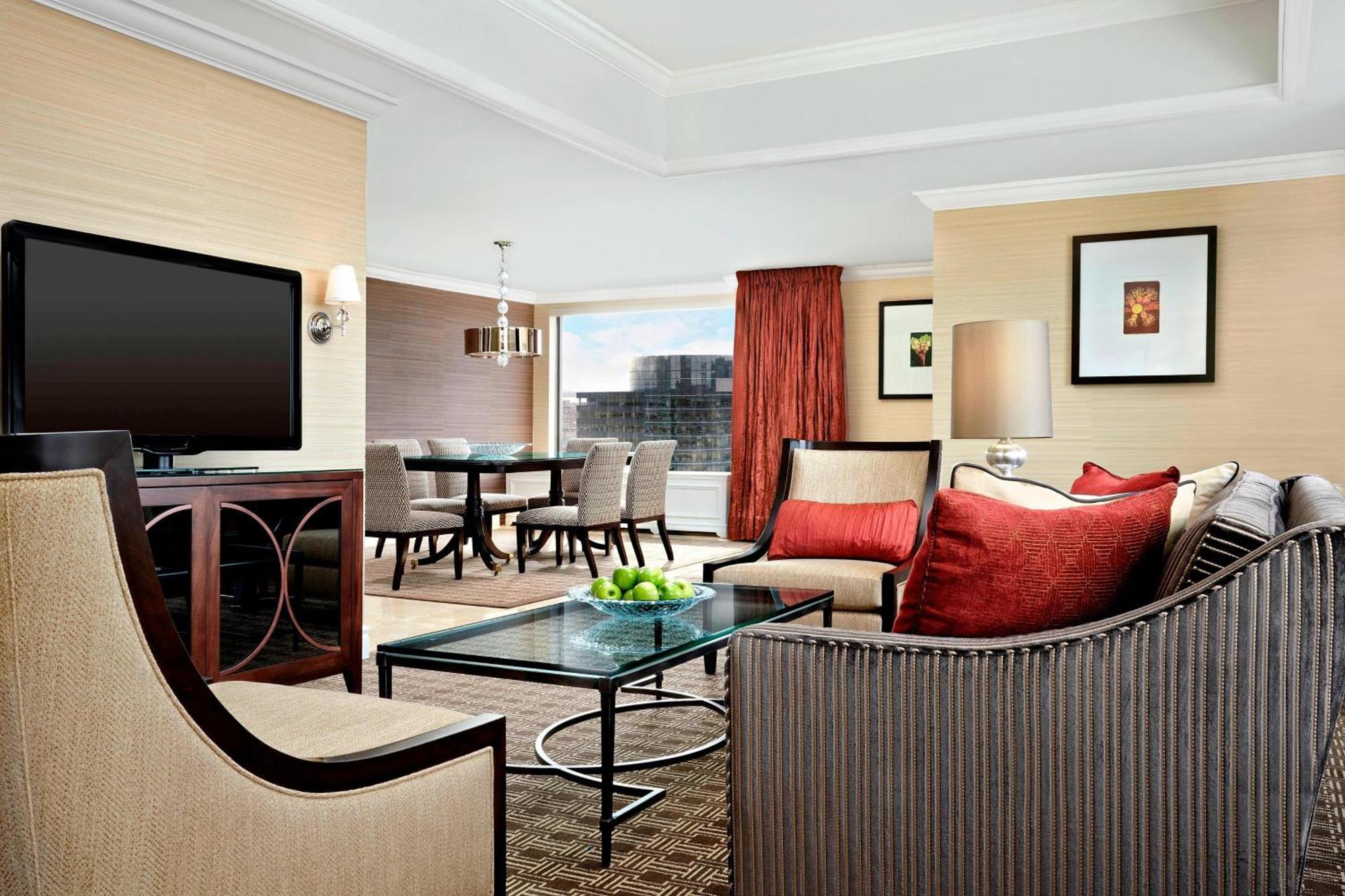Hotel Le Centre Sheraton