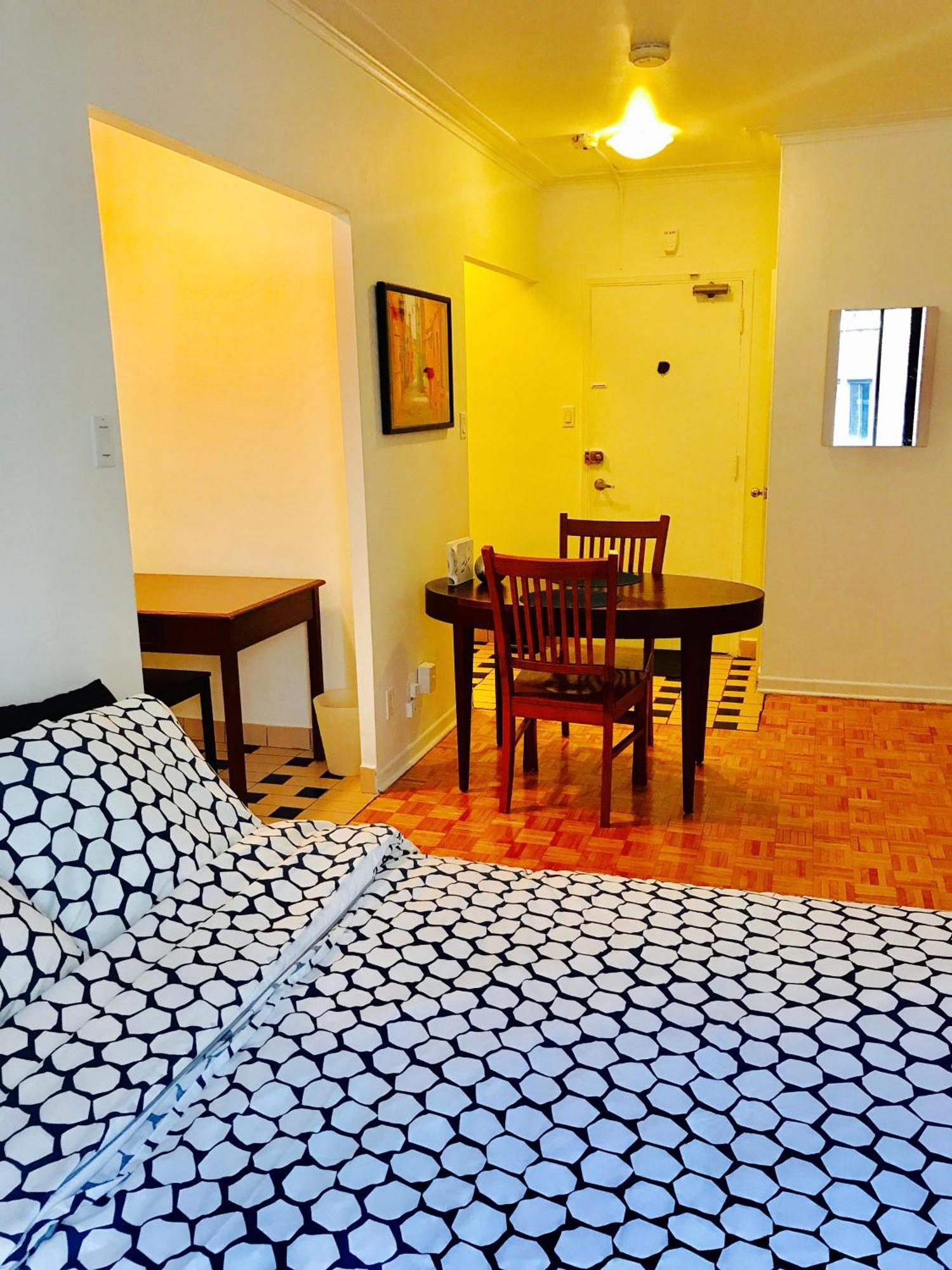 Apartment Stylish Comfortable In The Golden Square Mile Montreal