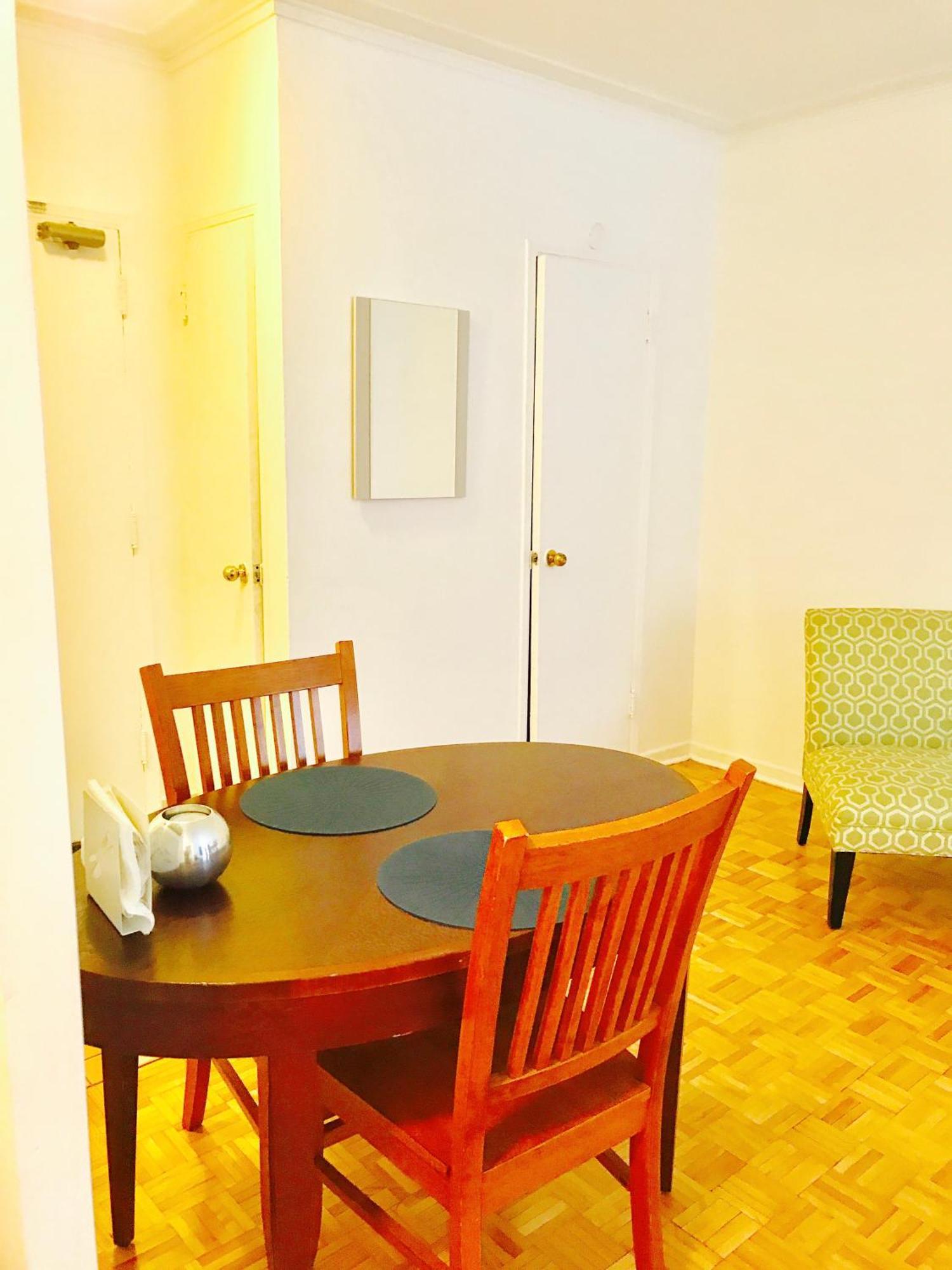 Stylish Comfortable In The Golden Square Mile * Montreal