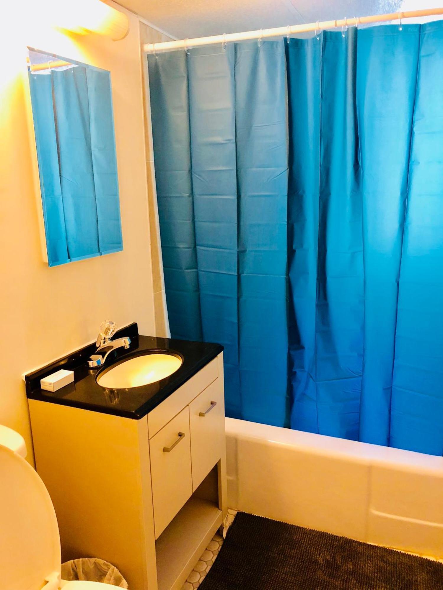 Stylish Comfortable In The Golden Square Mile *