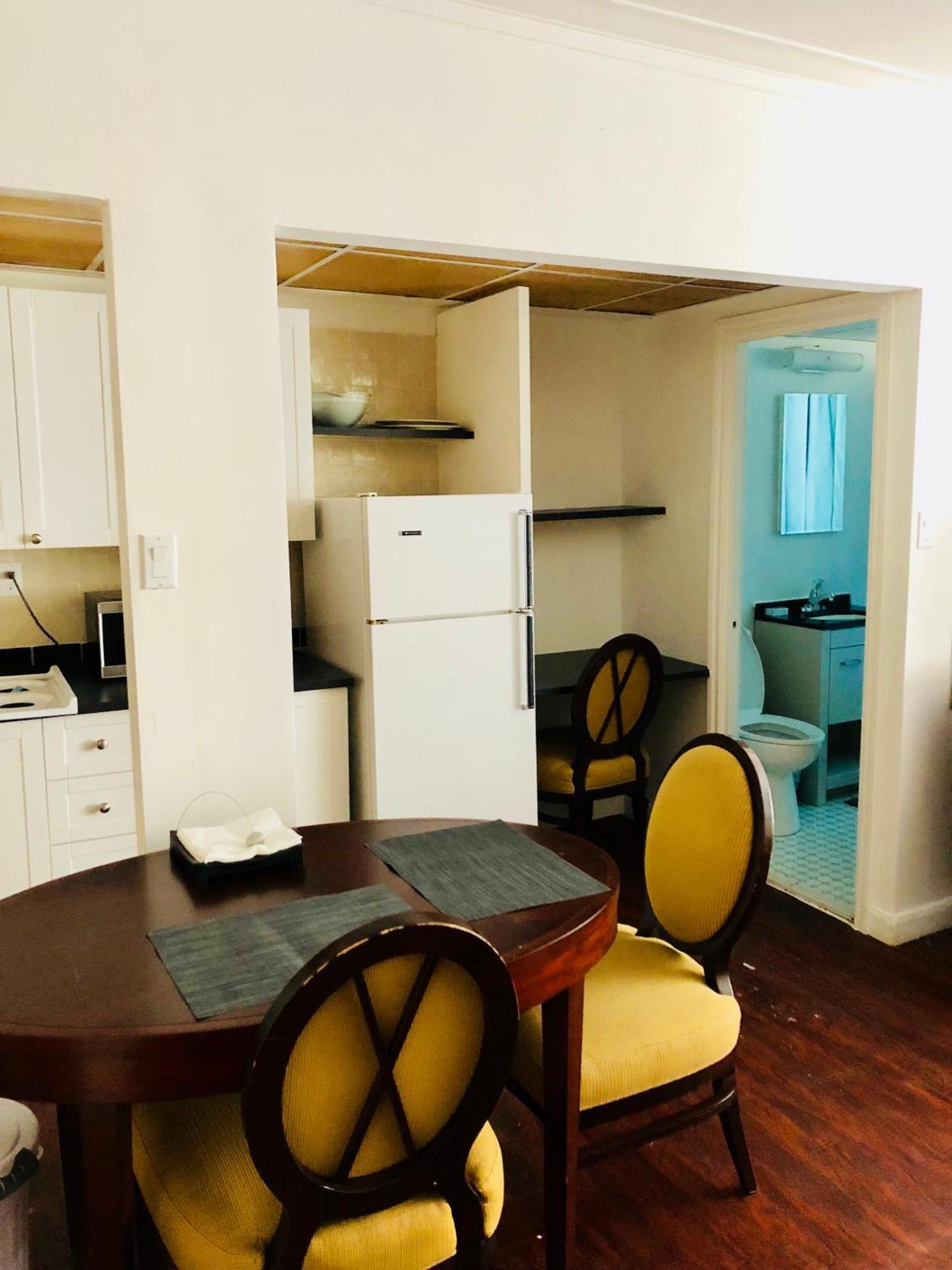 Stylish Comfortable In The Golden Square Mile Apartment