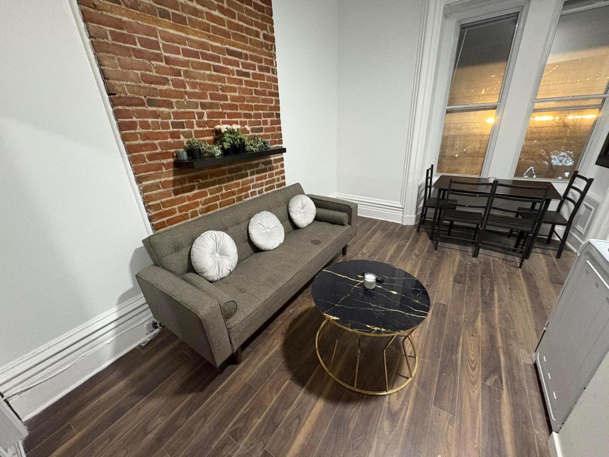 Cozy 1-br In The Heart Of Saint-denis * Montreal