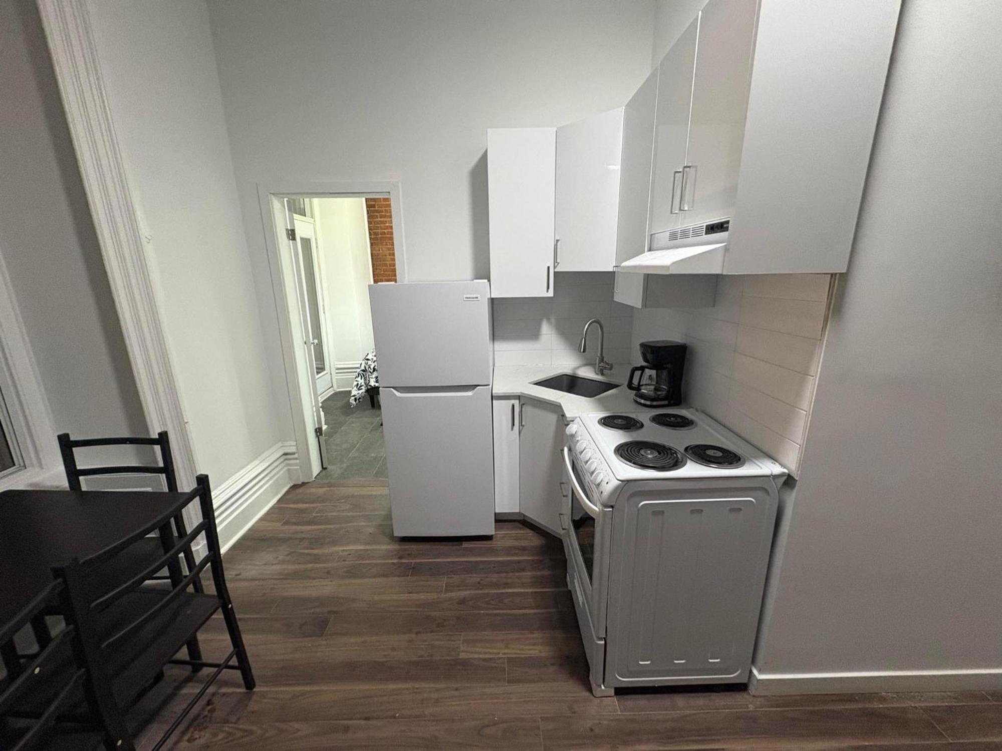 Apartment Cozy 1-br In The Heart Of Saint-denis