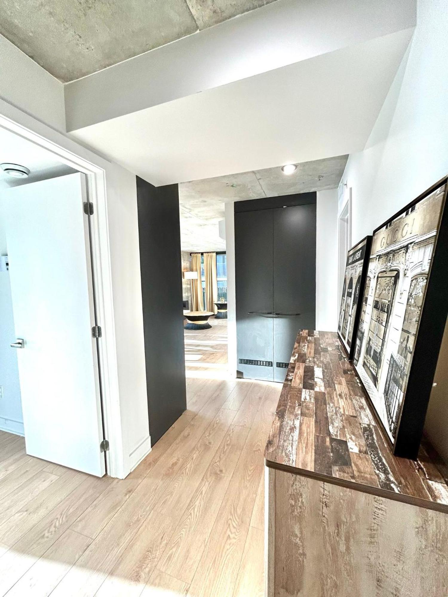Spacious 2-bedroom In Griffintown - Cozy Chalet Vibes & Prime Location