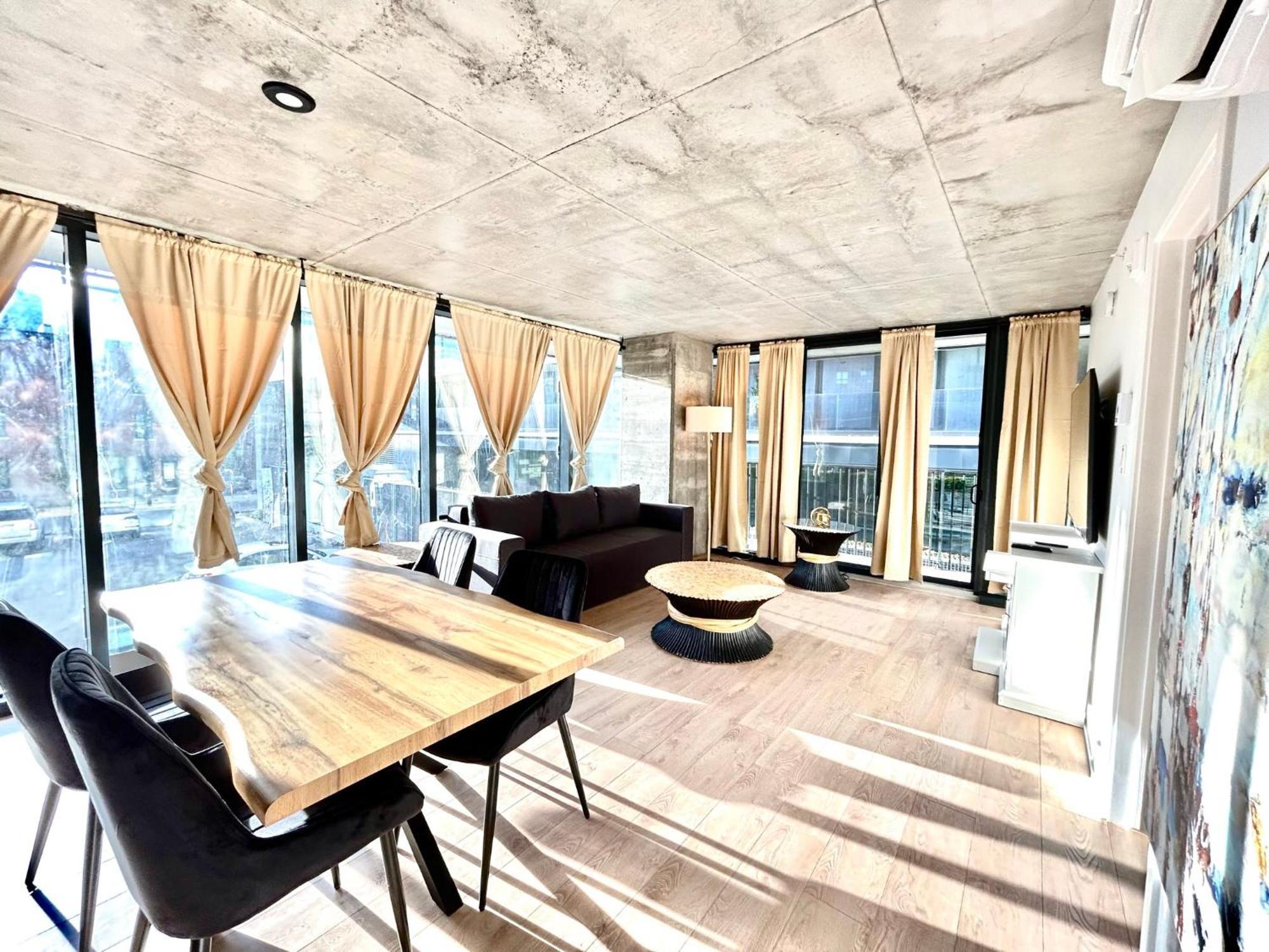 Apartment Spacious 2-bedroom In Griffintown - Cozy Chalet Vibes & Prime Location *