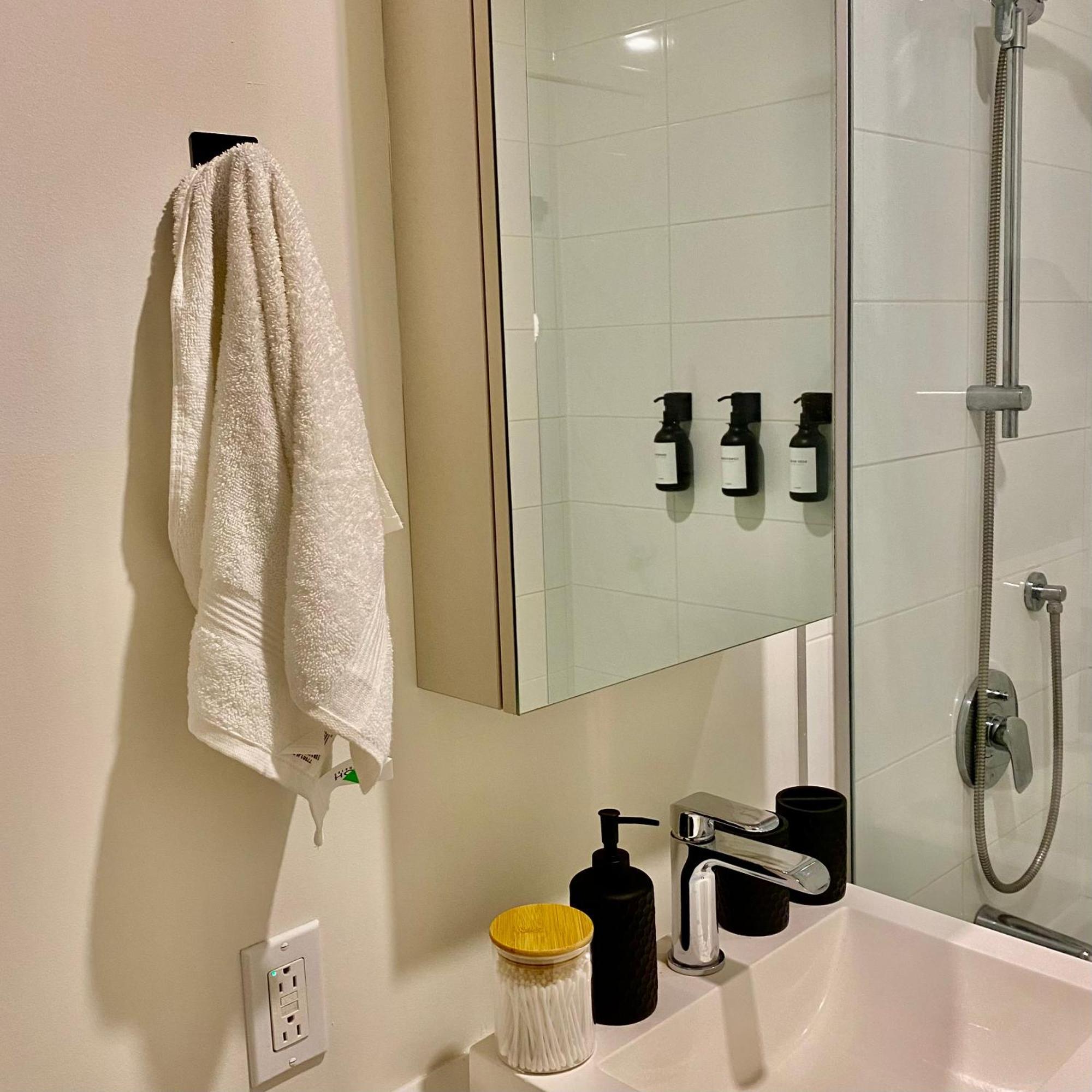 Apartment Olive 1 Bd In Downtown Mtl 11