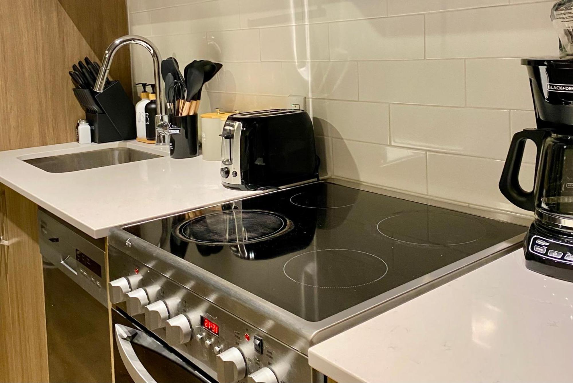 Olive 1 Bd In Downtown Mtl 11 Apartment Montreal