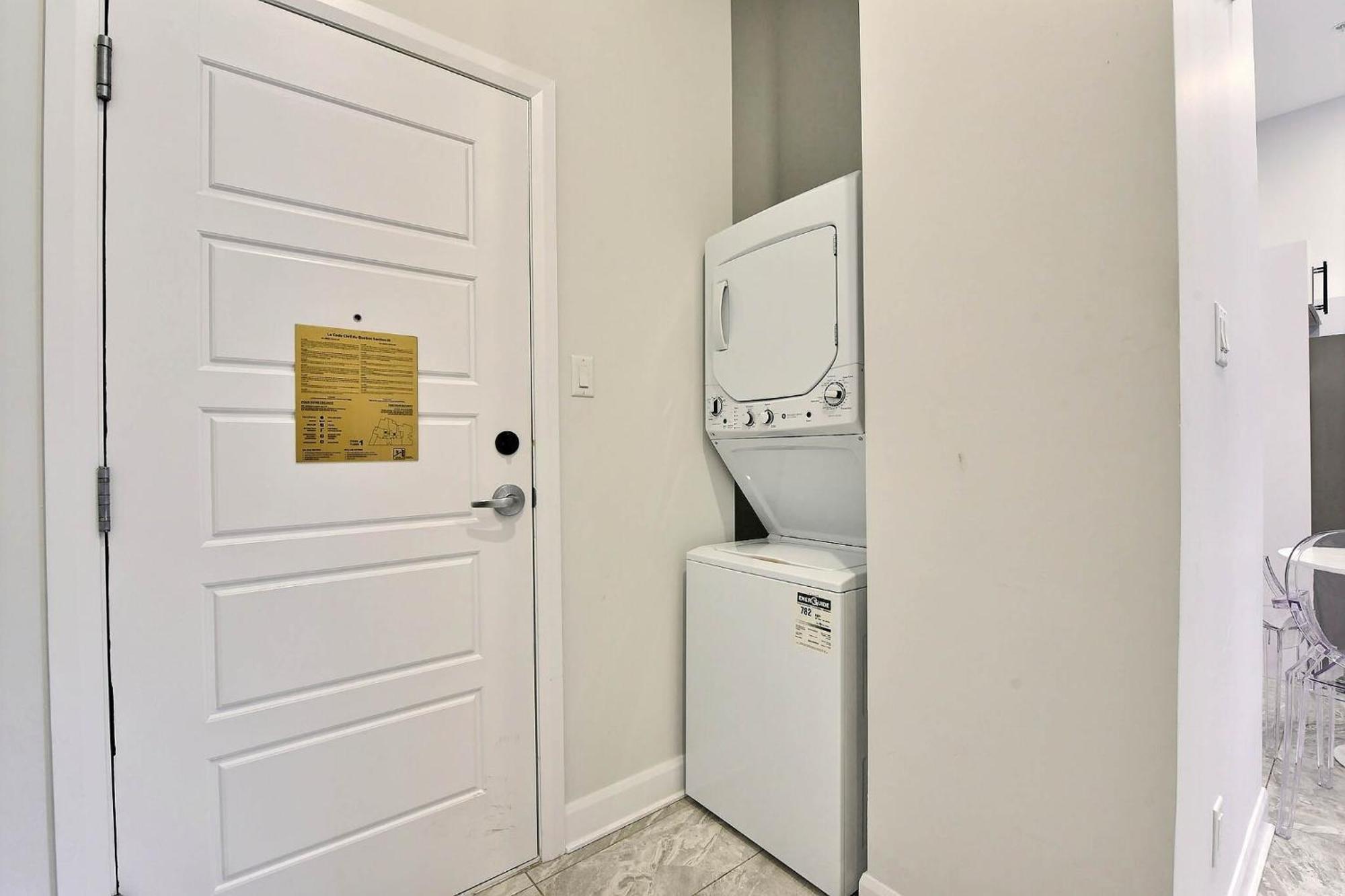 Glamorous 1br In Downtown 105 Apartment