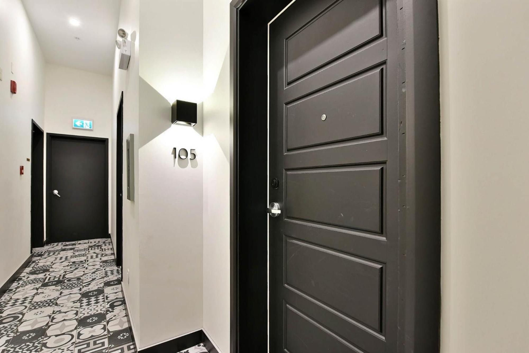 Glamorous 1br In Downtown 105 Montreal