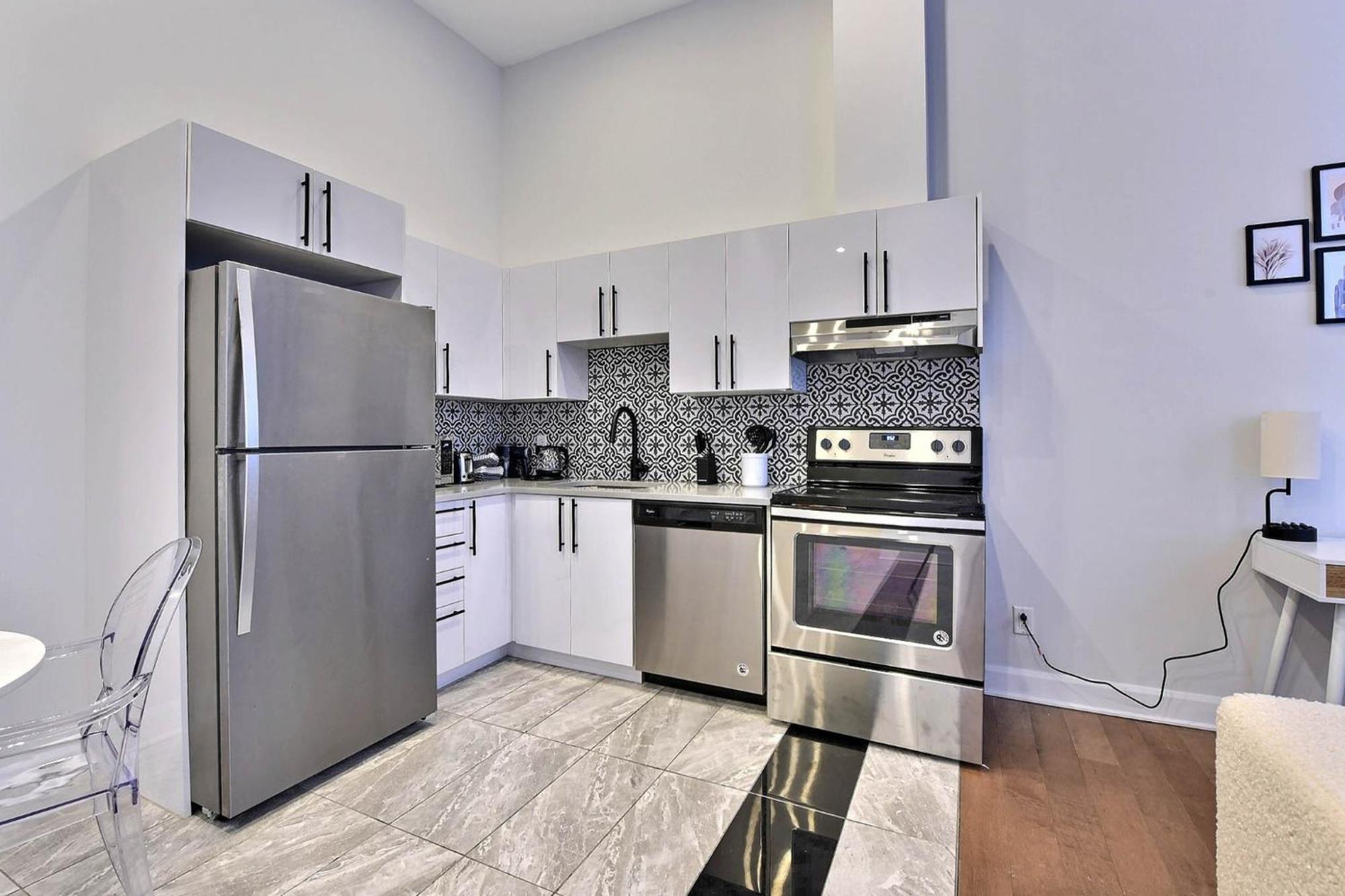 Glamorous 1br In Downtown 105 Montreal