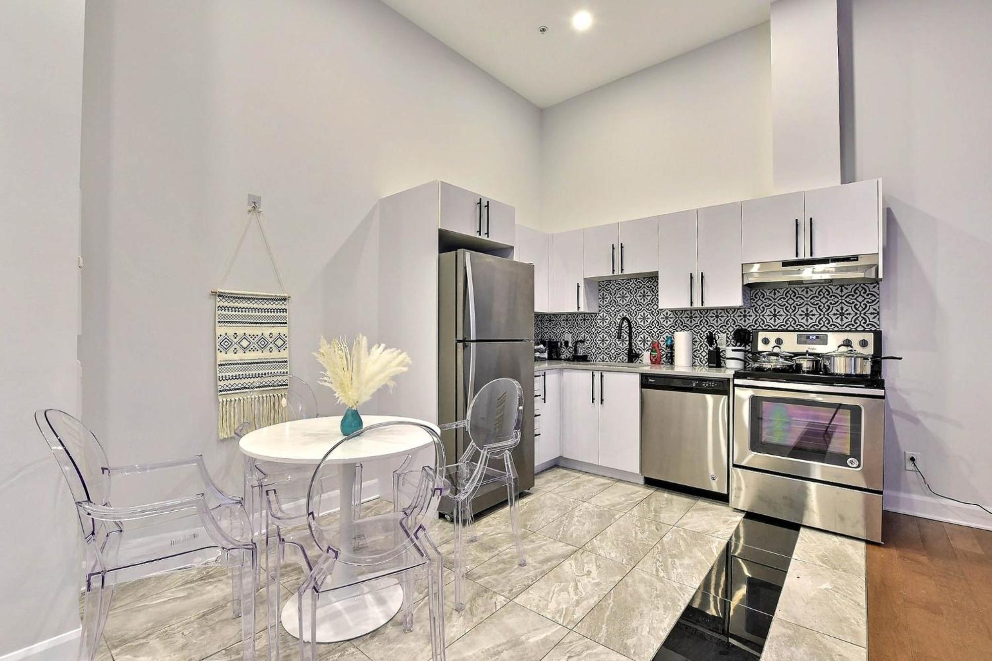 Glamorous 1br In Downtown 105 * Montreal