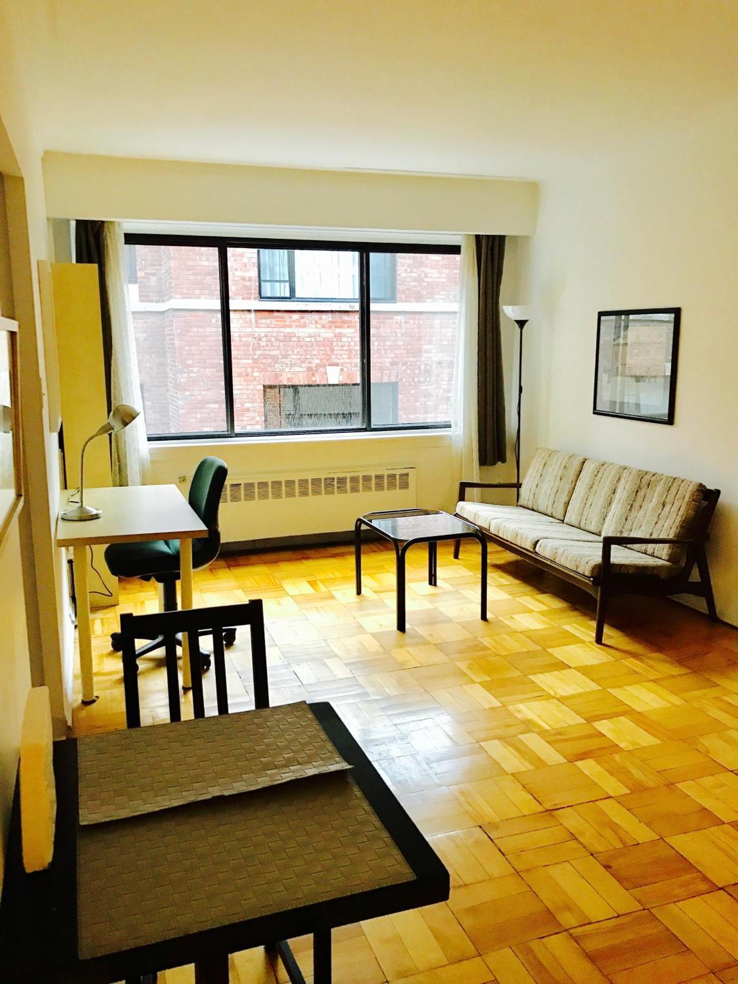 Stylish Comfortable In The Golden Square Mile *