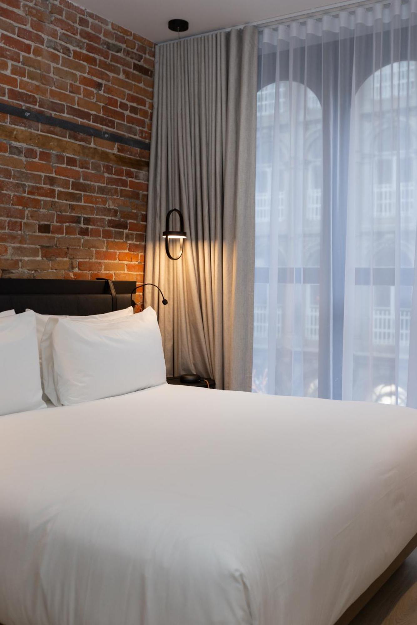 Hotel Le Petit Notre Dame Montreal