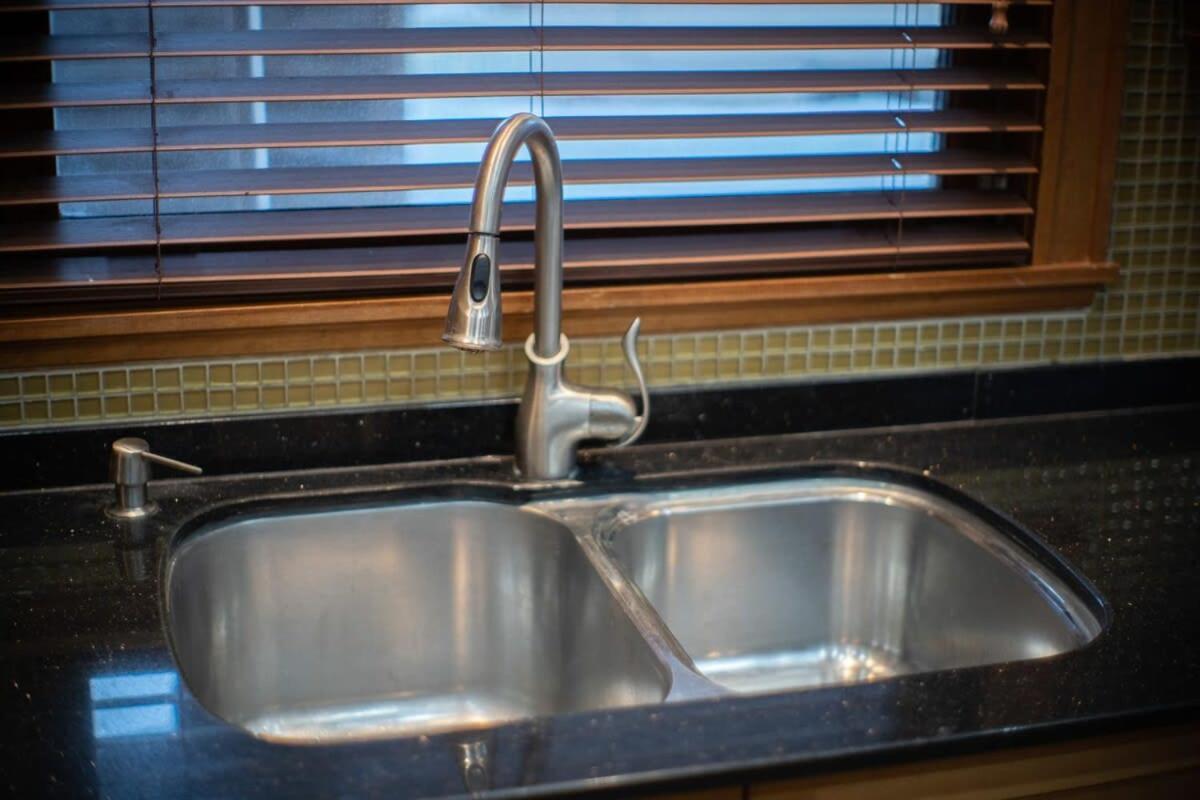 Chic 2br Near Little Italy - 5mins To Metro