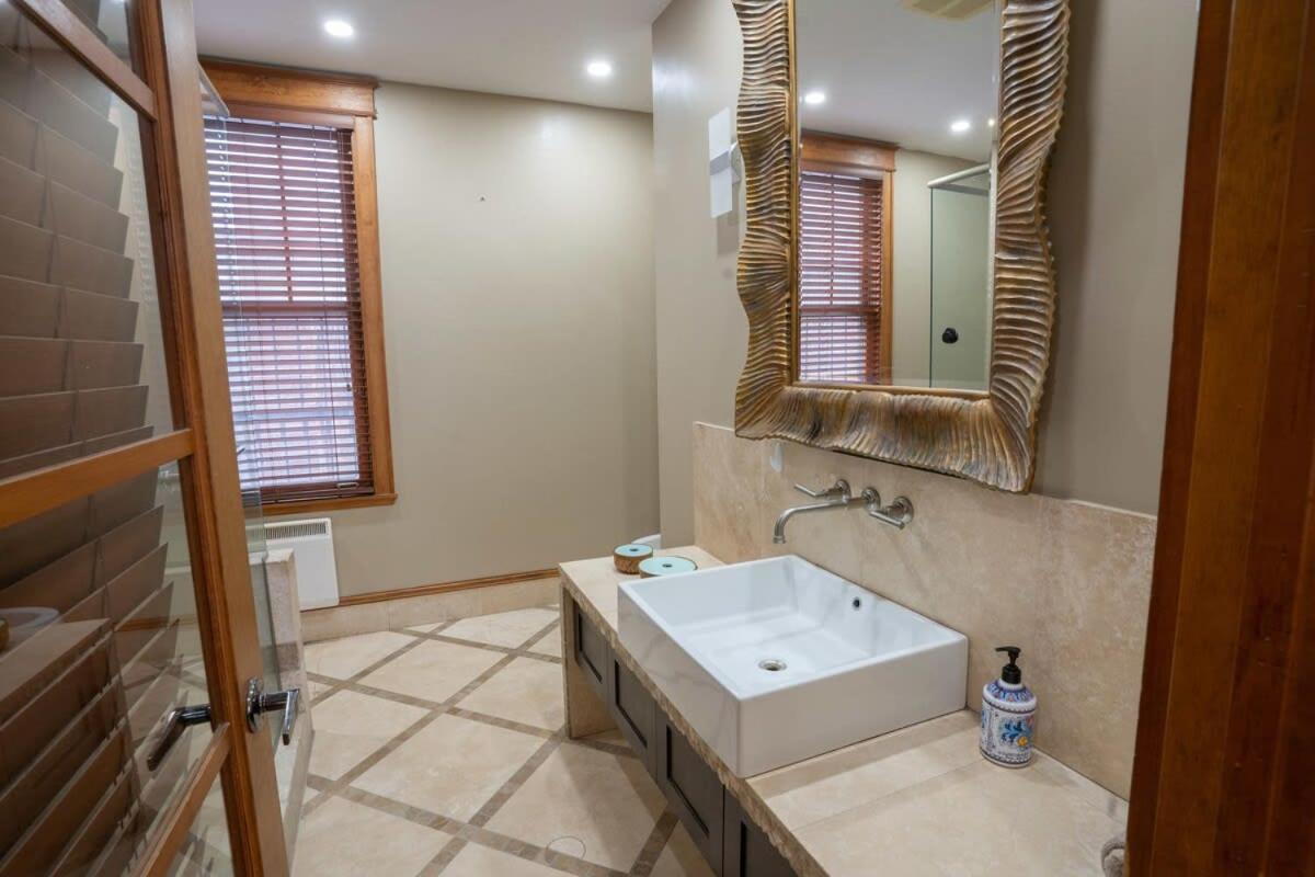 Apartment Chic 2br Near Little Italy - 5mins To Metro *