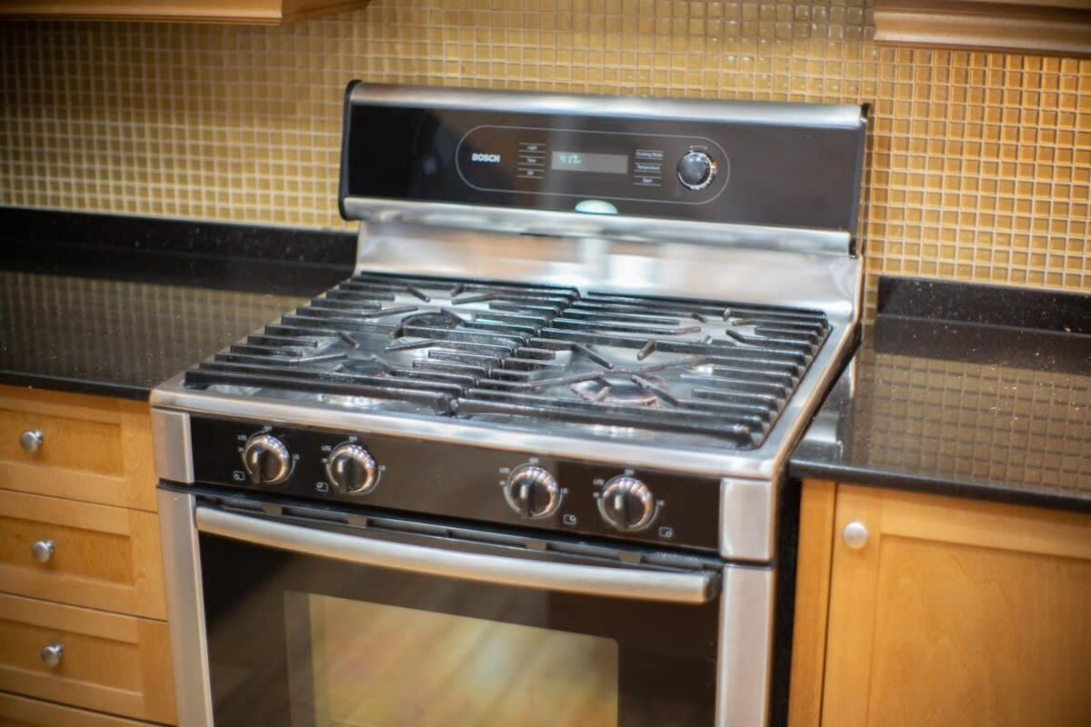 Chic 2br Near Little Italy - 5mins To Metro *