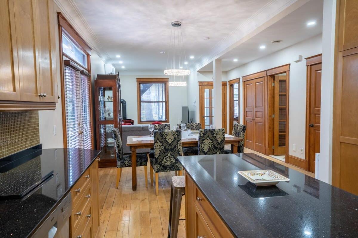Apartment Chic 2br Near Little Italy - 5mins To Metro Montreal