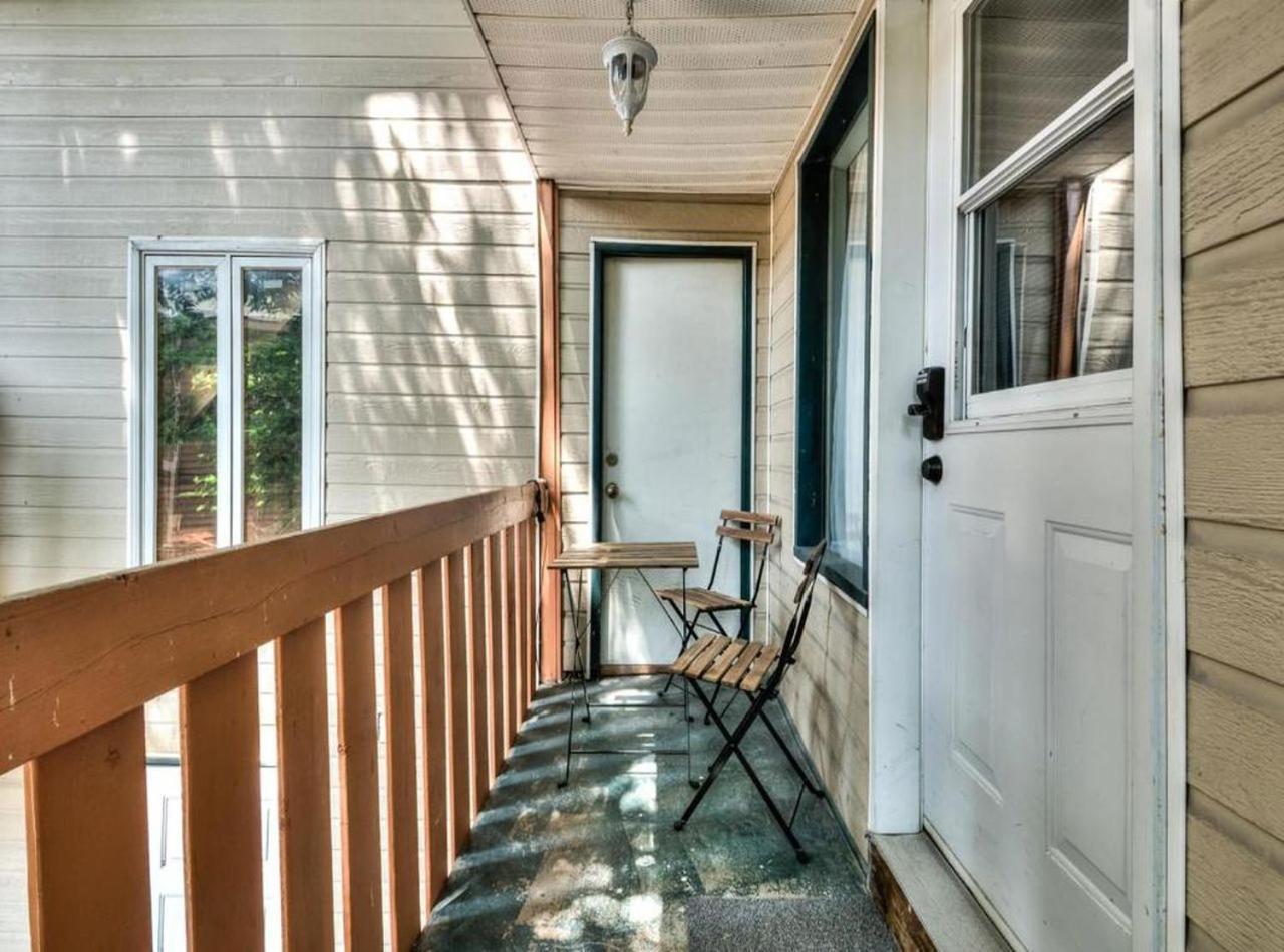 100 Meters To Subway - Montcalm Apartment Montreal
