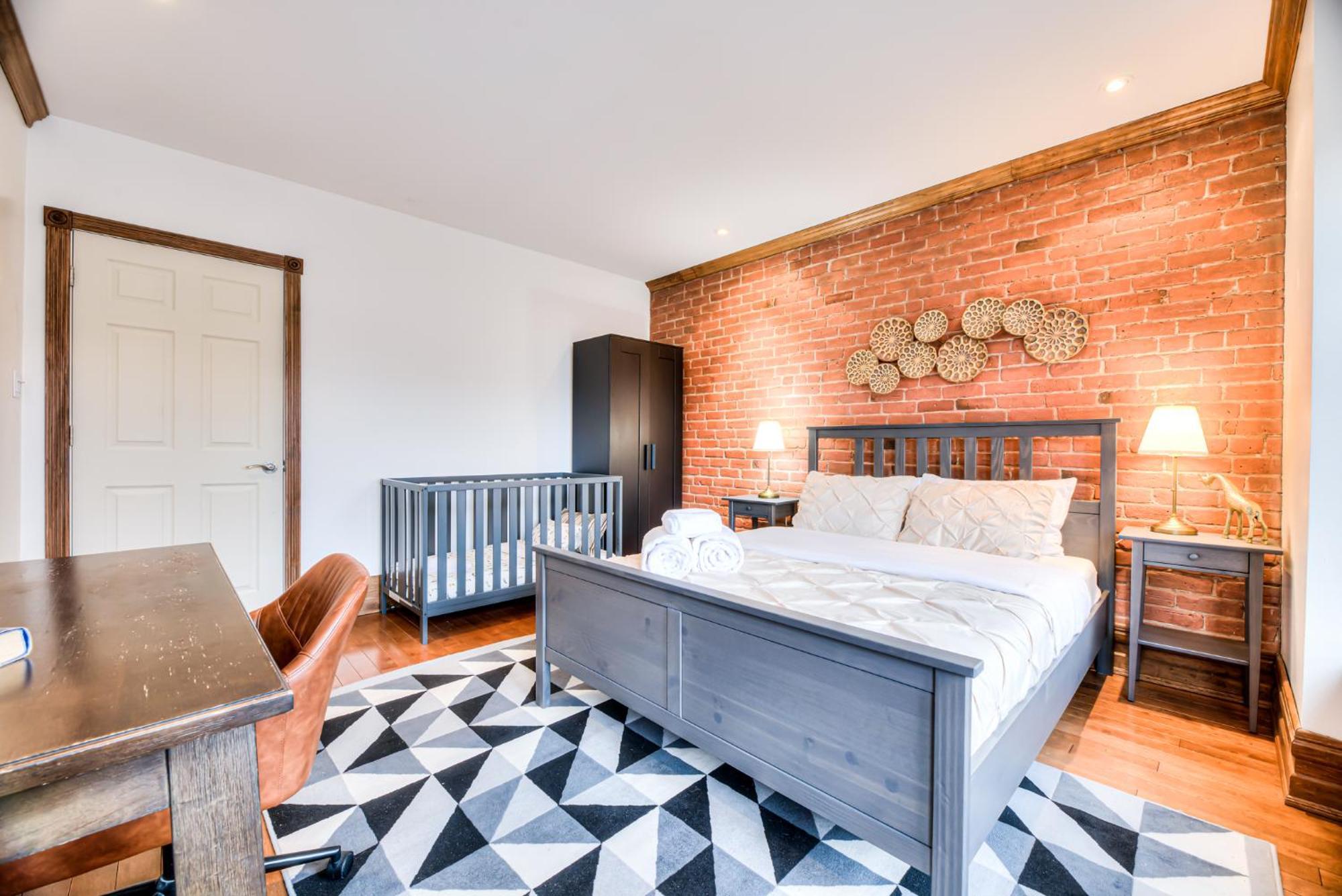 Nightlife With Sophistication & Style - Newly Renovated Downtown & Plateau