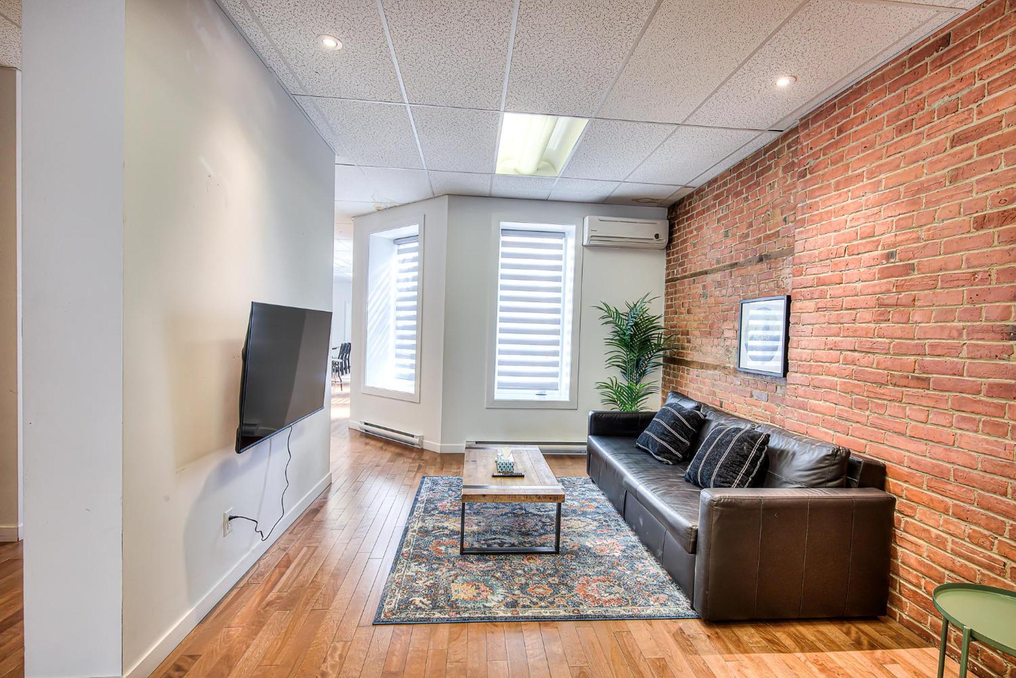 Nightlife With Sophistication & Style - Newly Renovated Downtown & Plateau Montreal