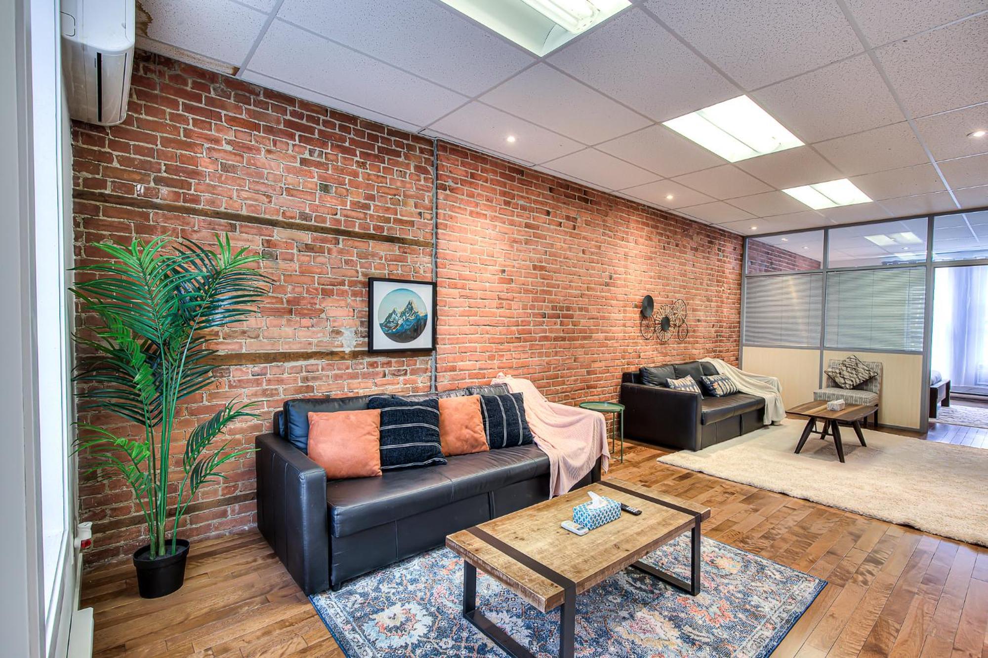 Nightlife With Sophistication & Style - Newly Renovated Downtown & Plateau