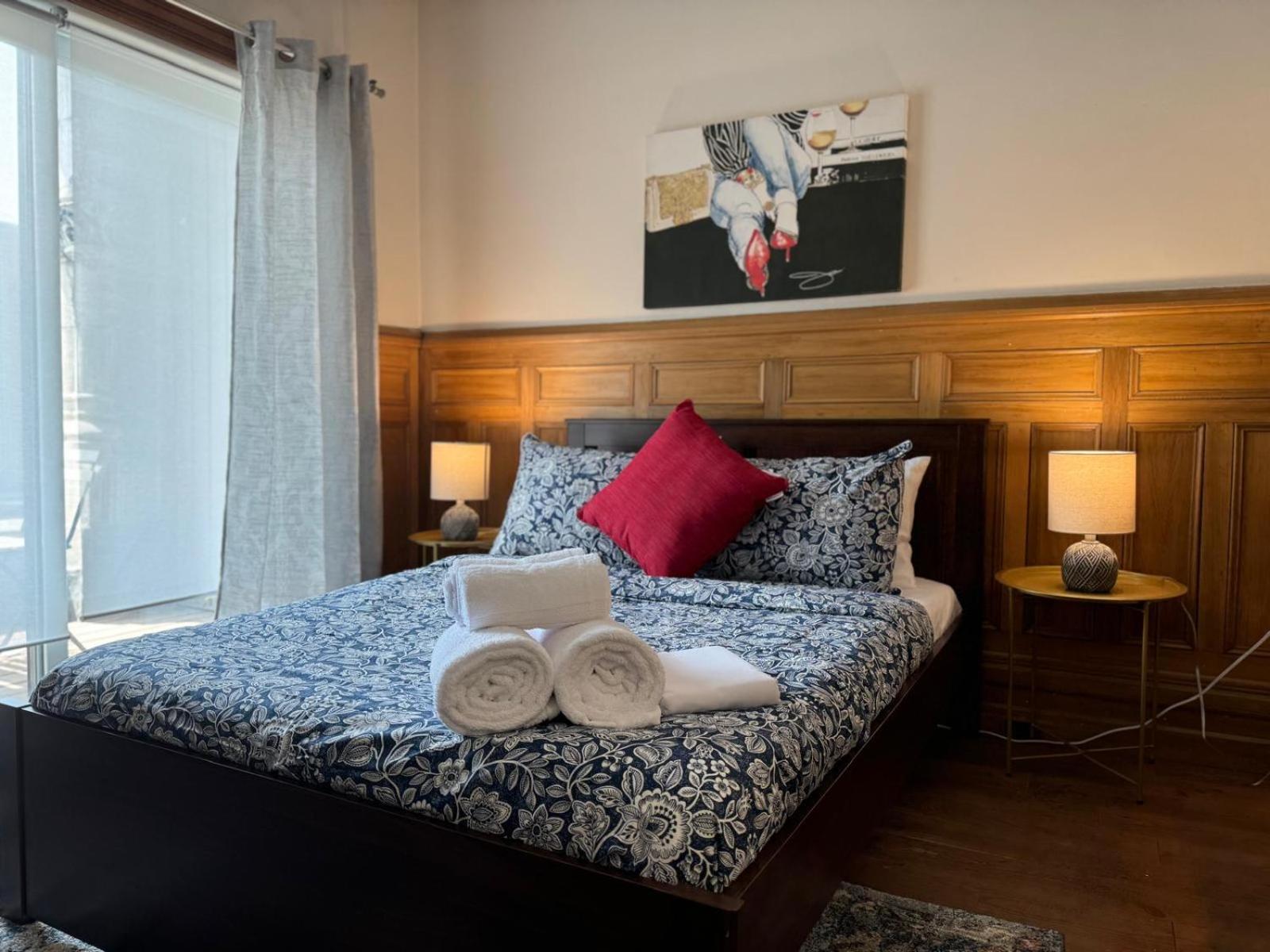 Nightlife With Sophistication & Style - Newly Renovated Downtown & Plateau Bed & Breakfast Montreal